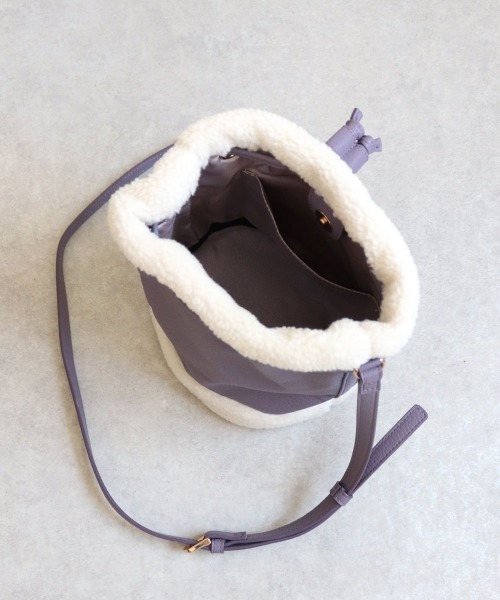 T・S・L（ティーエスエル）の「ムートン風巾着ショルダーバッグ（ショルダーバッグ・レディース・イエロー/パープル/ブラック/グレイッシュベージュ・FREE）」の21枚目の写真