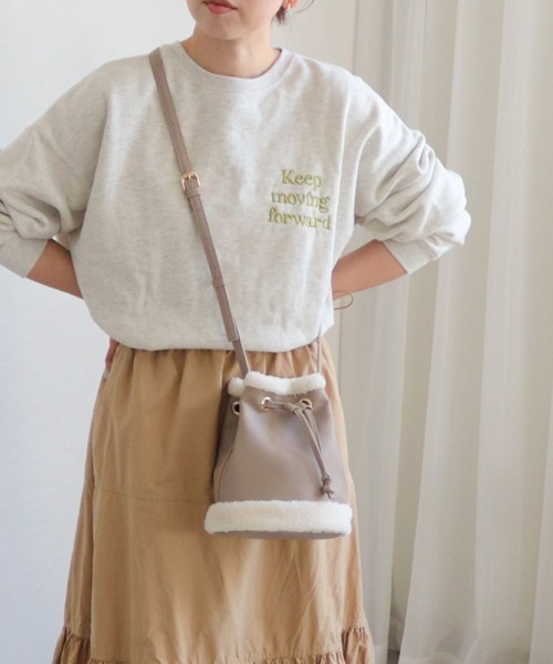 T・S・L（ティーエスエル）の「ムートン風巾着ショルダーバッグ（ショルダーバッグ・レディース・イエロー/パープル/ブラック/グレイッシュベージュ・FREE）」の9枚目の写真