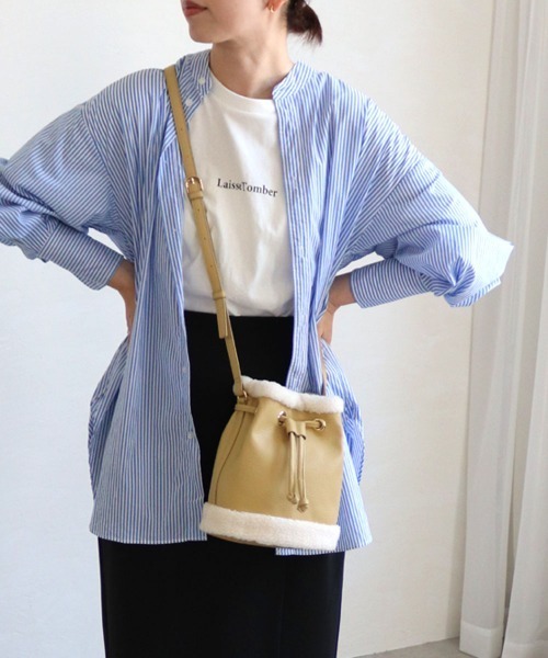 T・S・L（ティーエスエル）の「ムートン風巾着ショルダーバッグ（ショルダーバッグ・レディース・イエロー/パープル/ブラック/グレイッシュベージュ・FREE）」の6枚目の写真