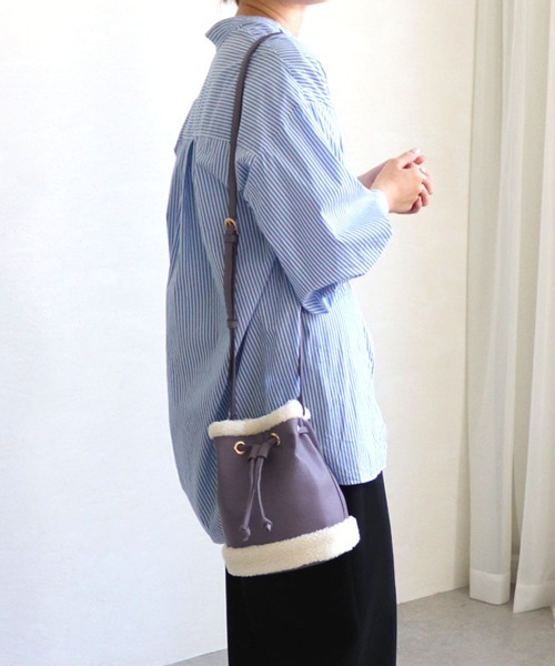 T・S・L（ティーエスエル）の「ムートン風巾着ショルダーバッグ（ショルダーバッグ・レディース・イエロー/パープル/ブラック/グレイッシュベージュ・FREE）」の12枚目の写真