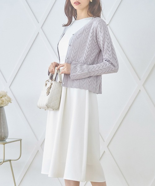 tocco closet（トッコ　クローゼット）の「フラワーボタン袖口フレア透かし編みカーディガン（カーディガン/ボレロ・レディース・アイボリー/ラベンダー・M）」の3枚目の写真