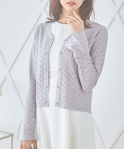tocco closet（トッコ　クローゼット）の「フラワーボタン袖口フレア透かし編みカーディガン（カーディガン/ボレロ・レディース・アイボリー/ラベンダー・M）」の15枚目の写真