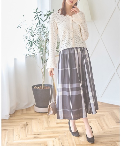 tocco closet（トッコ　クローゼット）の「フラワーボタン袖口フレア透かし編みカーディガン（カーディガン/ボレロ・レディース・アイボリー/ラベンダー・M）」の17枚目の写真