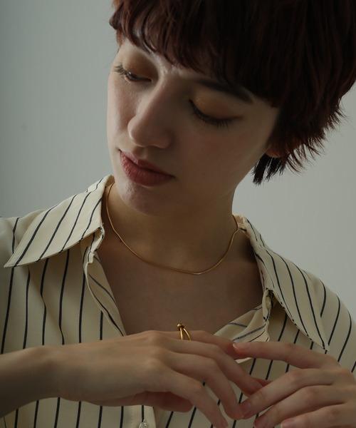 ORLEAN(オルレアン)の「【ORLEAN】 シンプルスネークチェーンネックレス 1.5mm 316L(ネックレス・レディース・ゴールド/シルバー・フリー)」の4枚目の写真