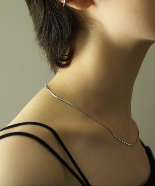 ORLEAN(オルレアン)の「【ORLEAN】 シンプルスネークチェーンネックレス 1.5mm 316L(ネックレス・レディース・ゴールド/シルバー・フリー)」の7枚目の写真