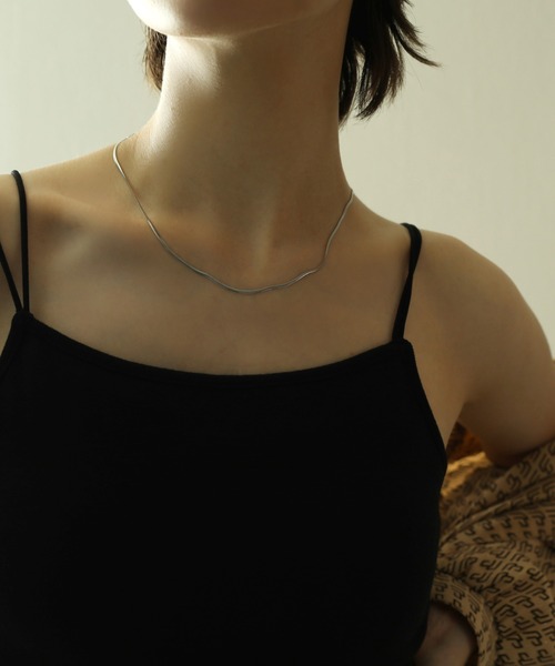 ORLEAN(オルレアン)の「【ORLEAN】 シンプルスネークチェーンネックレス 1.5mm 316L(ネックレス・レディース・ゴールド/シルバー・フリー)」の8枚目の写真