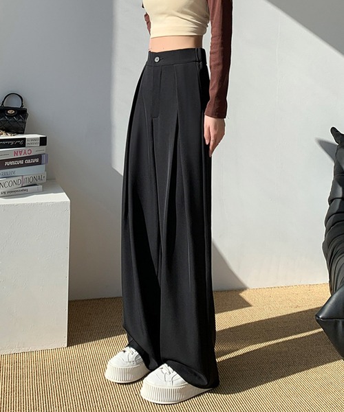 Lilamusant(リラミュゾン)の「《Lilamusant(リラミュゾン)》フロントタックワイドストレートパンツ(スラックス・レディース・ブラック/グレー/ブラウン・S/M)」の1枚目の写真