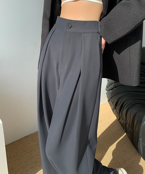 Lilamusant(リラミュゾン)の「《Lilamusant(リラミュゾン)》フロントタックワイドストレートパンツ(スラックス・レディース・ブラック/グレー/ブラウン・S/M)」の4枚目の写真