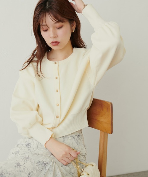 natural couture(ナチュラルクチュール)の「WEB限定 / お家で洗える薄金ころん釦カーディガン(カーディガン/ボレロ・レディース・グレイッシュベージュ/ブラック/オフホワイト/ブルー/その他1/ラベンダー・FREE)」の7枚目の写真