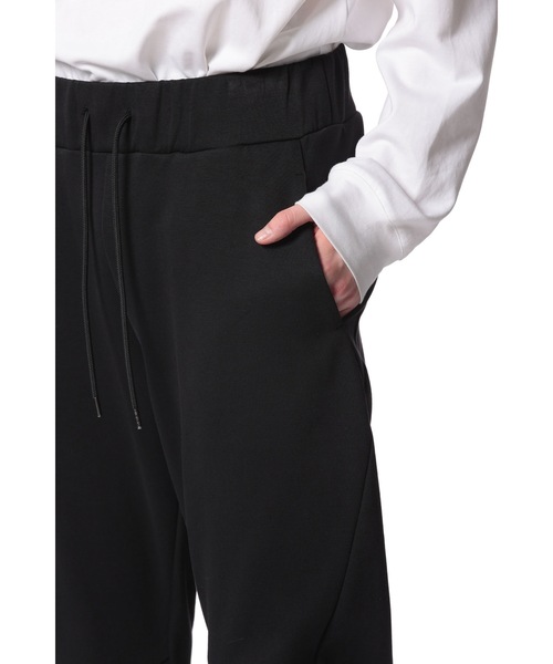 ATTACHMENT(アタッチメント)の「CO/PE ダブルニット スリーディメンショナルジョガー / CO/PE DOUBLE KNIT THREE DIMENSIONAL JOGGER(スウェットパンツ・メンズ・オフホワイト/ブラック/グレー・2/1/4/3)」の4枚目の写真
