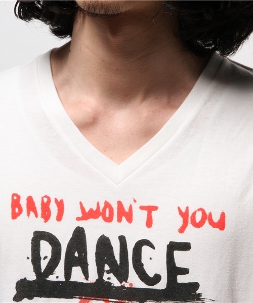 AZUL by moussy(アズールバイマウジー)の「STONESフロントベロVネック半袖T(Tシャツ/カットソー・メンズ・ブラック/ホワイト・SMALL/MEDIUM/X-SMALL/X-LARGE/LARGE)」の4枚目の写真