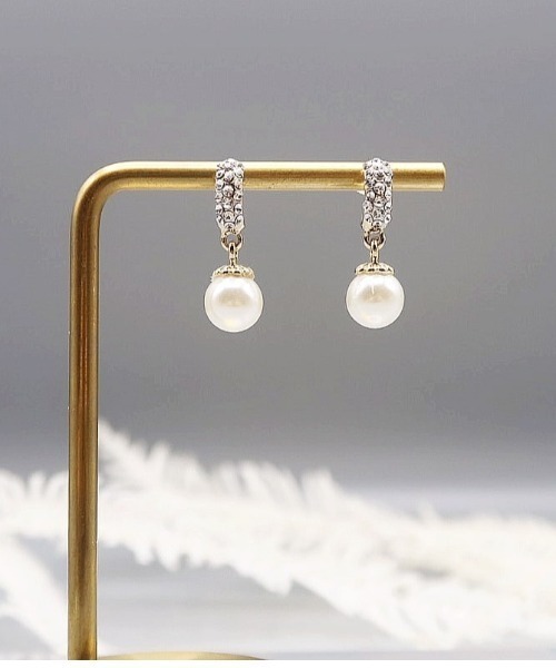 Cupid Heart（キューピッドハート）の「【Cupid Heart】結婚式アクセ！ビジューリング×パールイヤリング（イヤリング・レディース・ゴールド/シルバー・MEDIUM）」の2枚目の写真