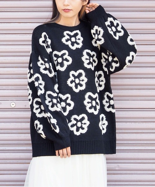 tiptop(ティップトップ)の「【3色展開】フラワージャガードBIGニット(ニット/セーター・レディース・ブルー/アイボリー/ブラック・FREE)」の4枚目の写真