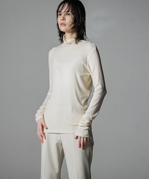 la.f…(ラエフ)の「【WEB限定商品】極上の肌触りカシミヤシルクシアーカットソー(Tシャツ/カットソー・レディース・ブラック系その他/オフホワイト/ライトグレー/ブラック・11号/9号)」の5枚目の写真
