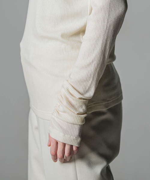 la.f…(ラエフ)の「【WEB限定商品】極上の肌触りカシミヤシルクシアーカットソー(Tシャツ/カットソー・レディース・ブラック系その他/オフホワイト/ライトグレー/ブラック・11号/9号)」の10枚目の写真