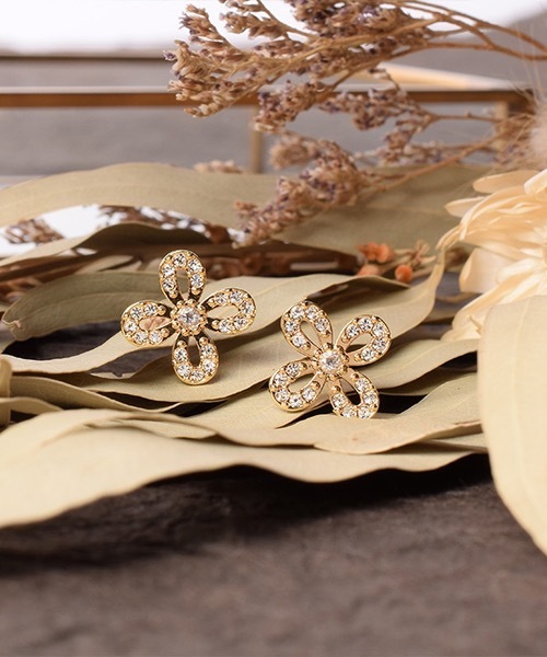 itam(アイタム)の「【itam】アイタム/ キュービックジルコニアセラミックピアス/金属アレルギー対応ピアス(ピアス(両耳用)・レディース・ゴールド・FREE)」の1枚目の写真