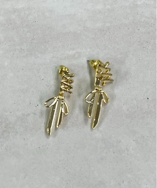 HIKA(ヒカ)の「【HIKA】ギザギザデザインリボンピアス(ピアス(両耳用)・レディース・ブラック/シルバー/ゴールド・FREE)」の2枚目の写真