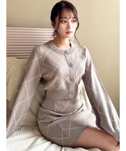 RESEXXY（リゼクシー）の「バイカラーミニニットスカート【セットアップ着用可能】（スカート・レディース・ブラック/ホワイト/ベージュ・FREE）」の6枚目の写真