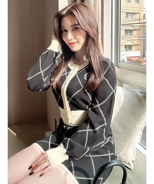 RESEXXY（リゼクシー）の「バイカラーミニニットスカート【セットアップ着用可能】（スカート・レディース・ブラック/ホワイト/ベージュ・FREE）」の15枚目の写真