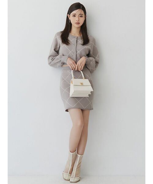 RESEXXY（リゼクシー）の「バイカラーミニニットスカート【セットアップ着用可能】（スカート・レディース・ブラック/ホワイト/ベージュ・FREE）」の17枚目の写真