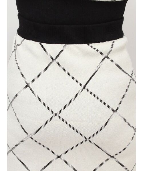 RESEXXY（リゼクシー）の「バイカラーミニニットスカート【セットアップ着用可能】（スカート・レディース・ブラック/ホワイト/ベージュ・FREE）」の21枚目の写真