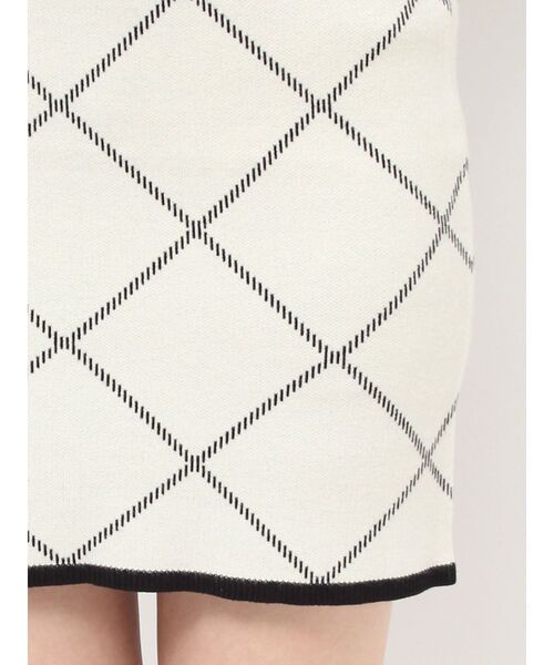 RESEXXY（リゼクシー）の「バイカラーミニニットスカート【セットアップ着用可能】（スカート・レディース・ブラック/ホワイト/ベージュ・FREE）」の22枚目の写真