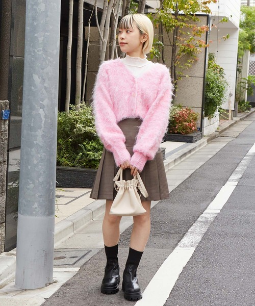 w closet(ダブルクローゼット)の「起毛ショート丈カーディガン(カーディガン/ボレロ・レディース・オフホワイト/ピンク/レッド/モカ/チャコールグレー・FREE)」の16枚目の写真