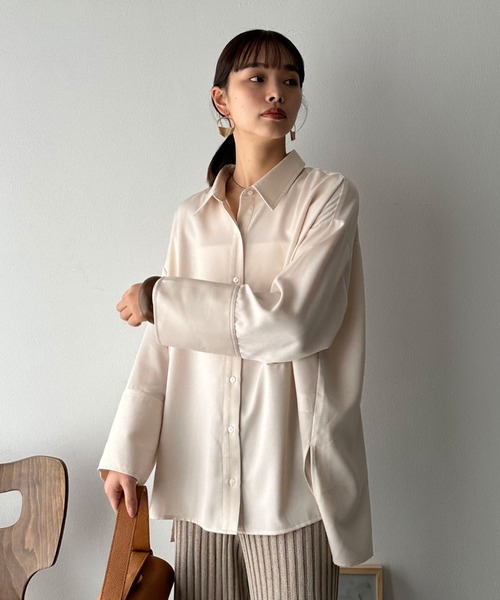 Doux archives（ドゥアルシーヴ）の「サテンワイドスリーブシャツ 