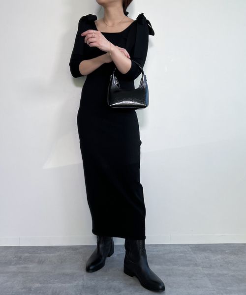 U by SPICK&SPAN（ユーバイスピックアンドスパン）の「ショルダーリボンニットワンピース（ワンピース・レディース・ブラック・FREE）」の6枚目の写真