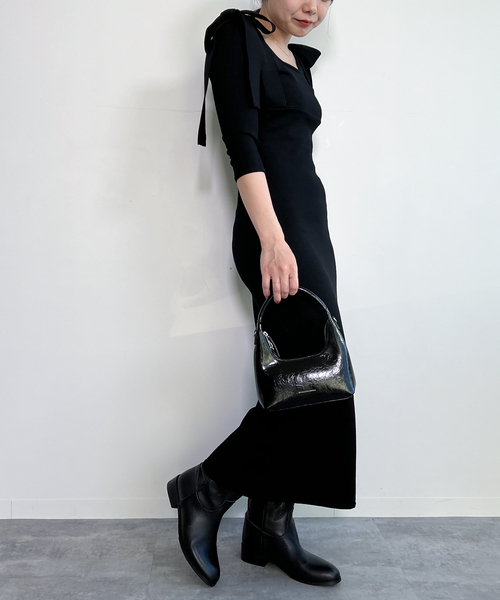 U by SPICK&SPAN（ユーバイスピックアンドスパン）の「ショルダーリボンニットワンピース（ワンピース・レディース・ブラック・FREE）」の7枚目の写真