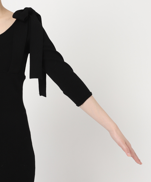 U by SPICK&SPAN（ユーバイスピックアンドスパン）の「ショルダーリボンニットワンピース（ワンピース・レディース・ブラック・FREE）」の18枚目の写真
