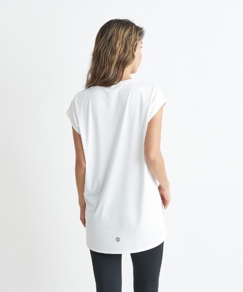 ROXY(ロキシー)の「JOLLY/ロキシー速乾UVカット付きフロントビッグロゴショートスリーブカットソー(Tシャツ/カットソー・レディース・ホワイト/ブラック/カーキ・SMALL/MEDIUM/LARGE)」の9枚目の写真
