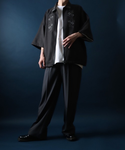 ANPAS（アンパス）の「Twill Fabric Flower Embroidery Oversized Zip Shirt/ツイル 花刺繍 オーバーサイズ ジップシャツ ブルゾン（シャツ/ブラウス・メンズ・ブラック/チャコール/ベージュ・M/L）」の7枚目の写真