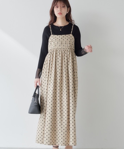 natural couture(ナチュラルクチュール)の「タックデザインキャミワンピース(ワンピース・レディース・ブラック/グレイッシュベージュ/ドット/チャコールグレー・MEDIUM/LARGE)」の16枚目の写真