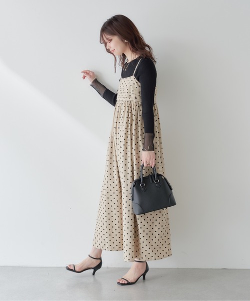 natural couture(ナチュラルクチュール)の「タックデザインキャミワンピース(ワンピース・レディース・ブラック/グレイッシュベージュ/ドット/チャコールグレー・MEDIUM/LARGE)」の20枚目の写真