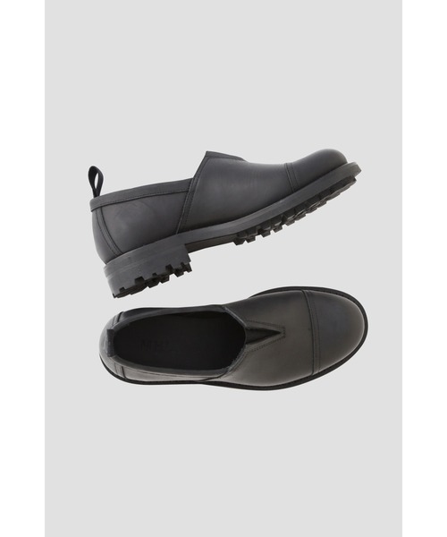MHL.(エムエイチエル)の「MHL SLIP ON SHOE(スニーカー・メンズ・ブラック・6/7/8)」の1枚目の写真