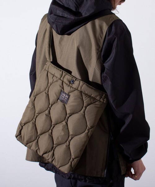 TAION(タイオン)の「【限定展開】【TAION/タイオン】ミリタリー クロスボディダウンバッグ M(ショルダーバッグ・メンズ・オリーブ/ダークオリーブ/ネイビー/ブラック/セージグリーン/グリーン系その他・FREE)」の4枚目の写真