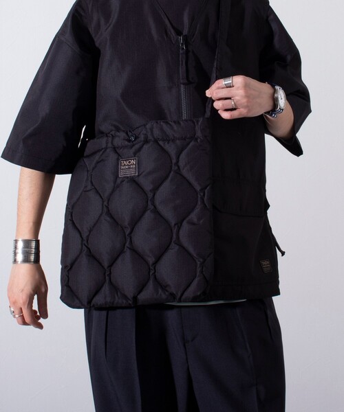 TAION(タイオン)の「【限定展開】【TAION/タイオン】ミリタリー クロスボディダウンバッグ M(ショルダーバッグ・メンズ・オリーブ/ダークオリーブ/ネイビー/ブラック/セージグリーン/グリーン系その他・FREE)」の2枚目の写真