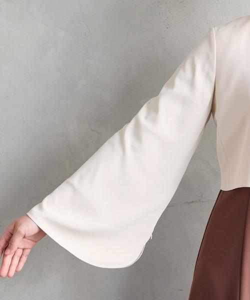 AIMER（エメ）の「袖ファスナーフレアスリーブジャケット（ノーカラージャケット・レディース・ベージュ/ブラック・MEDIUM）」の11枚目の写真