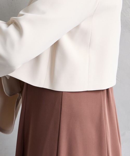 AIMER（エメ）の「袖ファスナーフレアスリーブジャケット（ノーカラージャケット・レディース・ベージュ/ブラック・MEDIUM）」の14枚目の写真