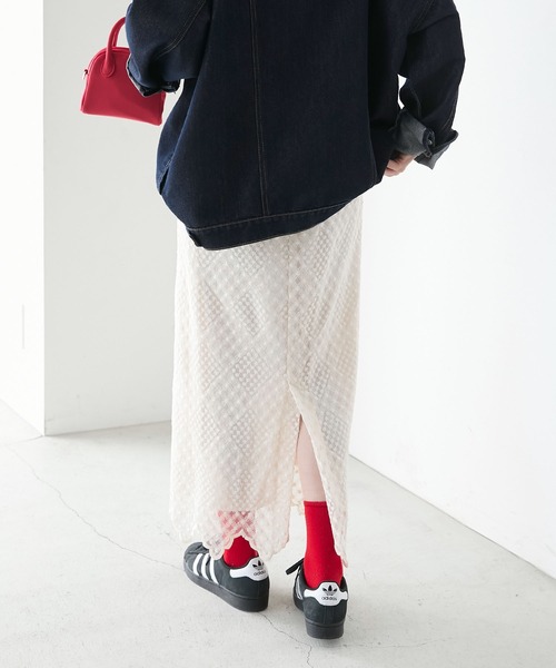 BONLECILL（ボンルシール）の「【セットアップ対応】シアー刺繍レーススカラップナロースカート（スカート・レディース・ブラック/アイボリー/オフホワイト・FREE）」の6枚目の写真