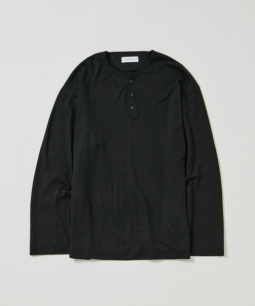 ADAM ET ROPE'（アダムエロペ）の「ウール天竺 ヘンリーネック ロングスリーブ / ロングシーズン着用可能（Tシャツ/カットソー・メンズ・チャコールグレー/オフホワイト/ブラック・L/M）」の2枚目の写真
