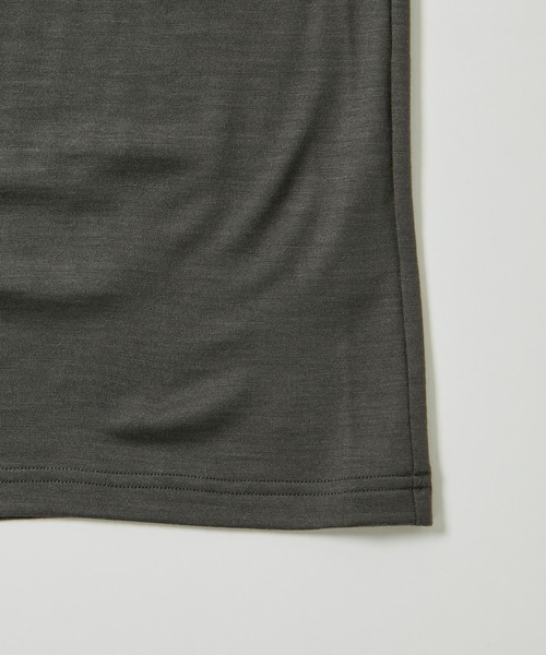 ADAM ET ROPE'（アダムエロペ）の「ウール天竺 ヘンリーネック ロングスリーブ / ロングシーズン着用可能（Tシャツ/カットソー・メンズ・チャコールグレー/オフホワイト/ブラック・L/M）」の15枚目の写真