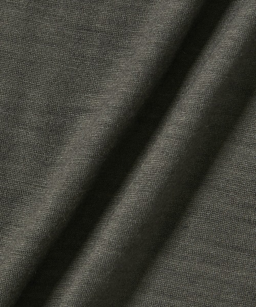 ADAM ET ROPE'（アダムエロペ）の「ウール天竺 ヘンリーネック ロングスリーブ / ロングシーズン着用可能（Tシャツ/カットソー・メンズ・チャコールグレー/オフホワイト/ブラック・L/M）」の17枚目の写真