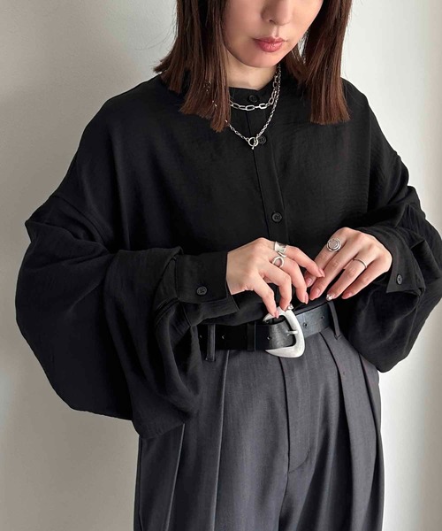 apres jour mignon(アプレジュールミニョン)の「袖ボリュームバンドカラーシャツ【ZOZOTOWN限定アイテム】(シャツ/ブラウス・レディース・ブラック/アイボリー/チャコールグレー/オフホワイト/ダークブルー/ピンク/グリーン/ブルー・フリー/X-LARGE)」の1枚目の写真