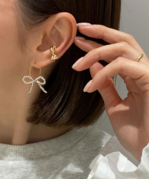 flower(フラワー)の「リボンイヤーカフ(イヤーカフ・レディース・ゴールド・FREE)」の2枚目の写真