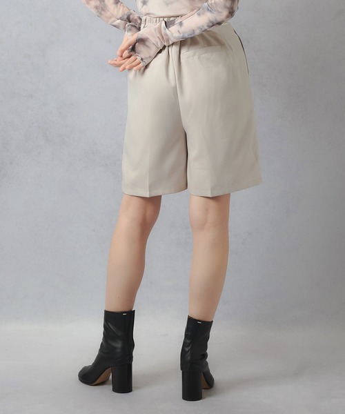 Lull（ルル）の「【Lull / ルル】セットアップ対応 / キレイめタックハーフパンツ（その他パンツ・レディース・ブラック/アイボリー・ONESIZE）」の5枚目の写真