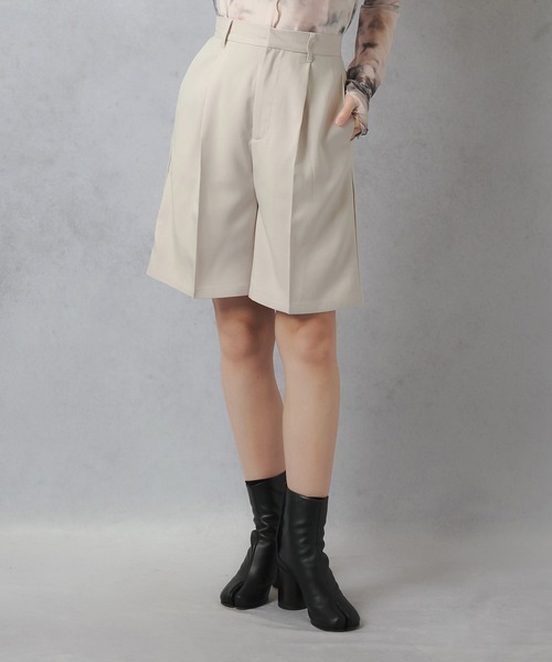 Lull（ルル）の「【Lull / ルル】セットアップ対応 / キレイめタックハーフパンツ（その他パンツ・レディース・ブラック/アイボリー・ONESIZE）」の3枚目の写真