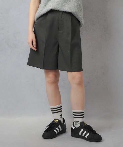 Lull（ルル）の「【Lull / ルル】セットアップ対応 / キレイめタックハーフパンツ（その他パンツ・レディース・ブラック/アイボリー・ONESIZE）」の6枚目の写真