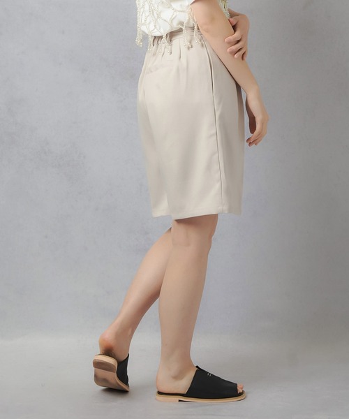 Lull（ルル）の「【Lull / ルル】セットアップ対応 / キレイめタックハーフパンツ（その他パンツ・レディース・ブラック/アイボリー・ONESIZE）」の10枚目の写真